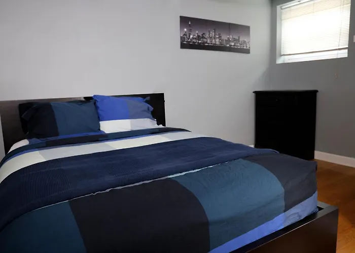 Wrigley - Hostel *