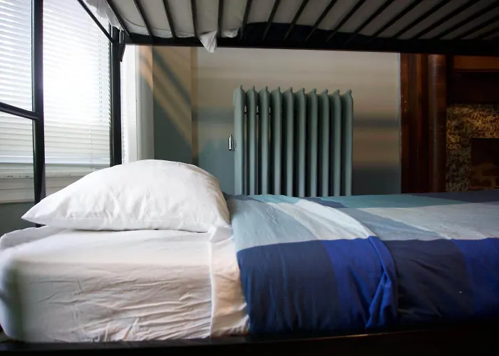 Wrigley - Hostel *